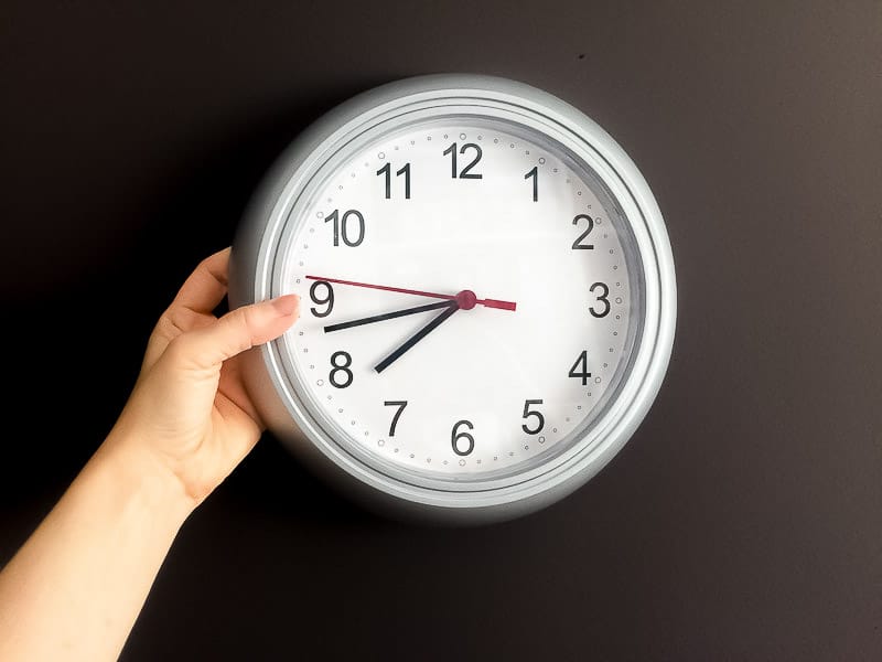 turn-un-clock-de-wall-in-stainless-with-paint-spray-1