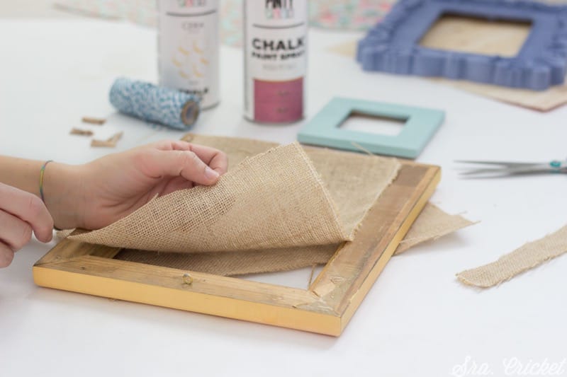 decorate the wall of a desk with chalk spray paint Pintyplus