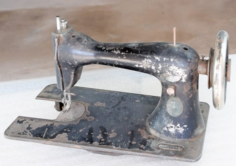 máquina de coser antigua