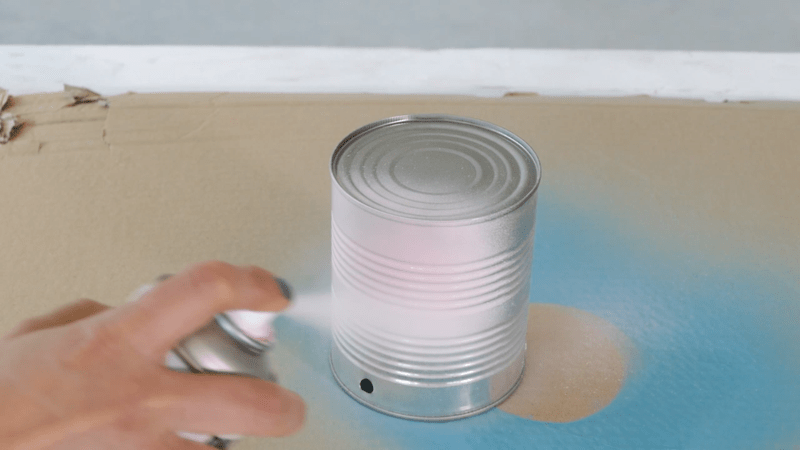 pintar metal con pintura en spray