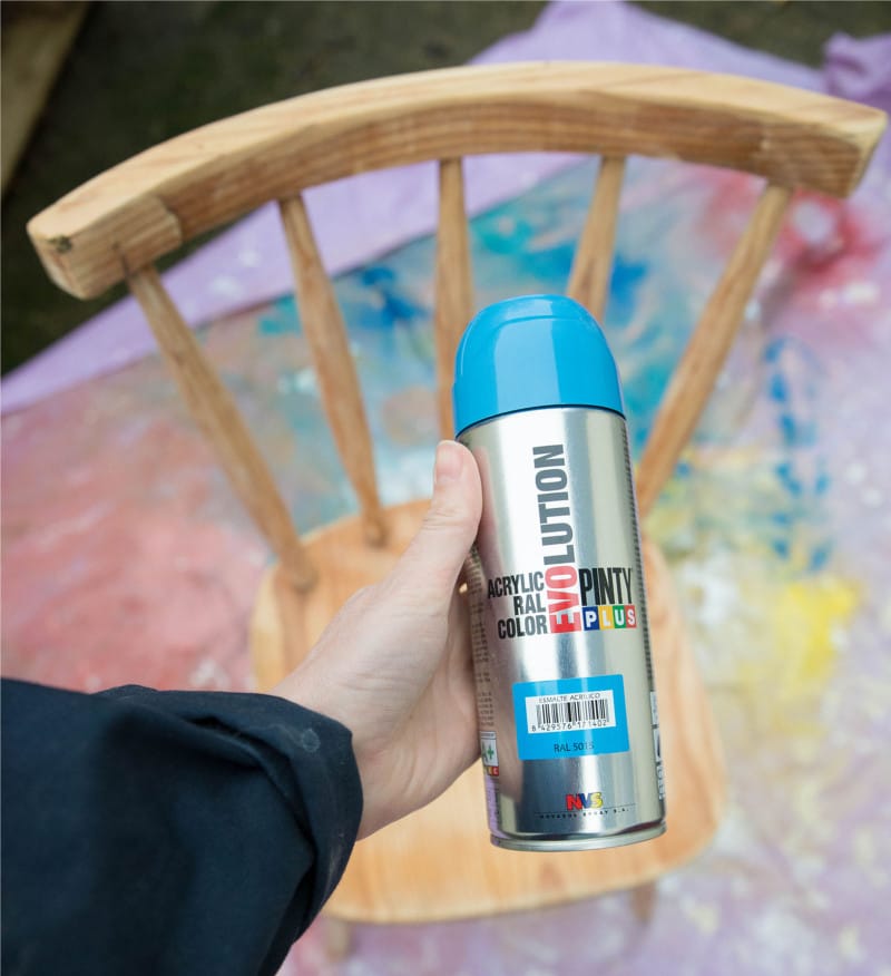 pintar sillas con pintura en spray