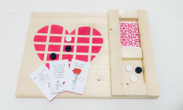3 en raya para San Valentín con forma de corazón