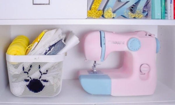 personalizar una máquina de coser con chalk paint en spray
