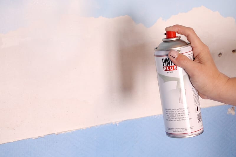 pintura en spray frena humedad de tu hogar - Shakingcolors