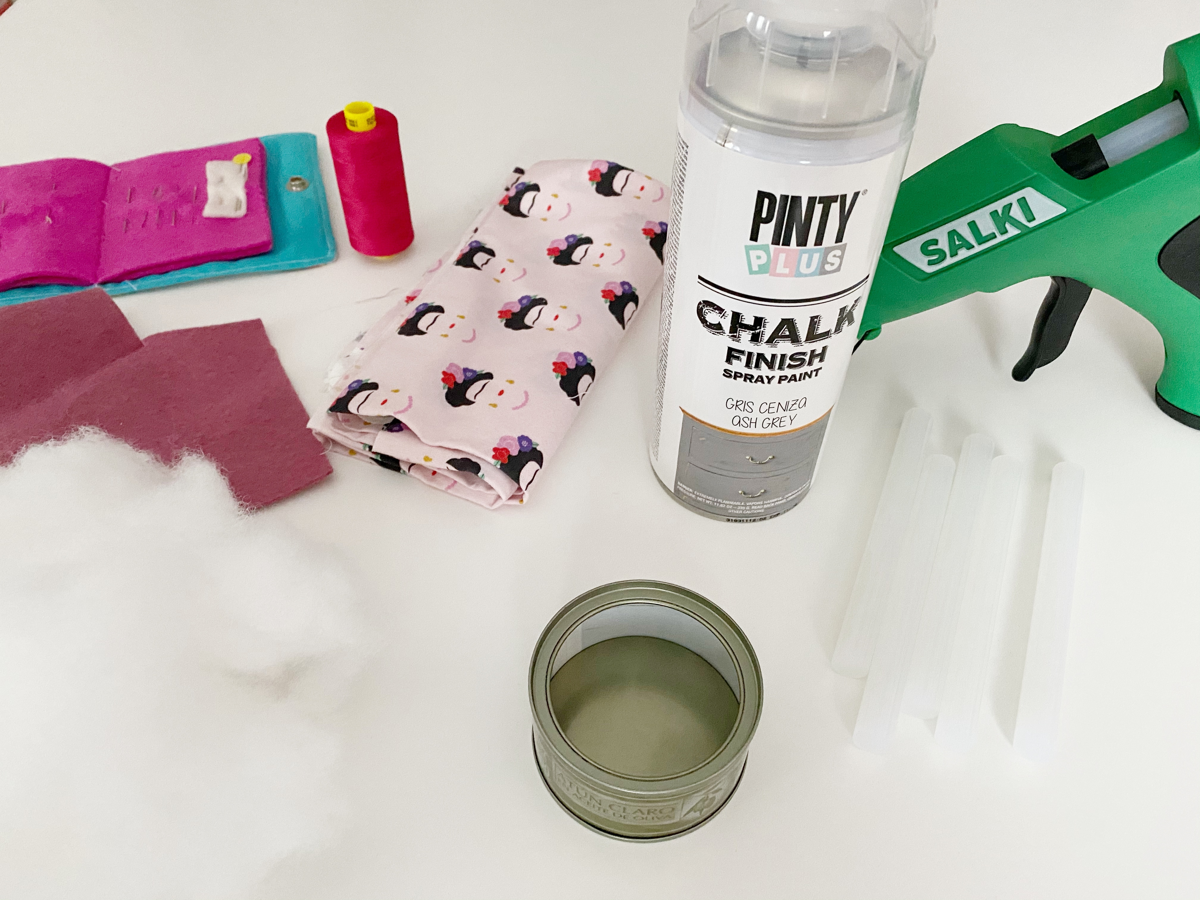 materiales necesarios para alfiletero casero y pintura en spray pintyplus