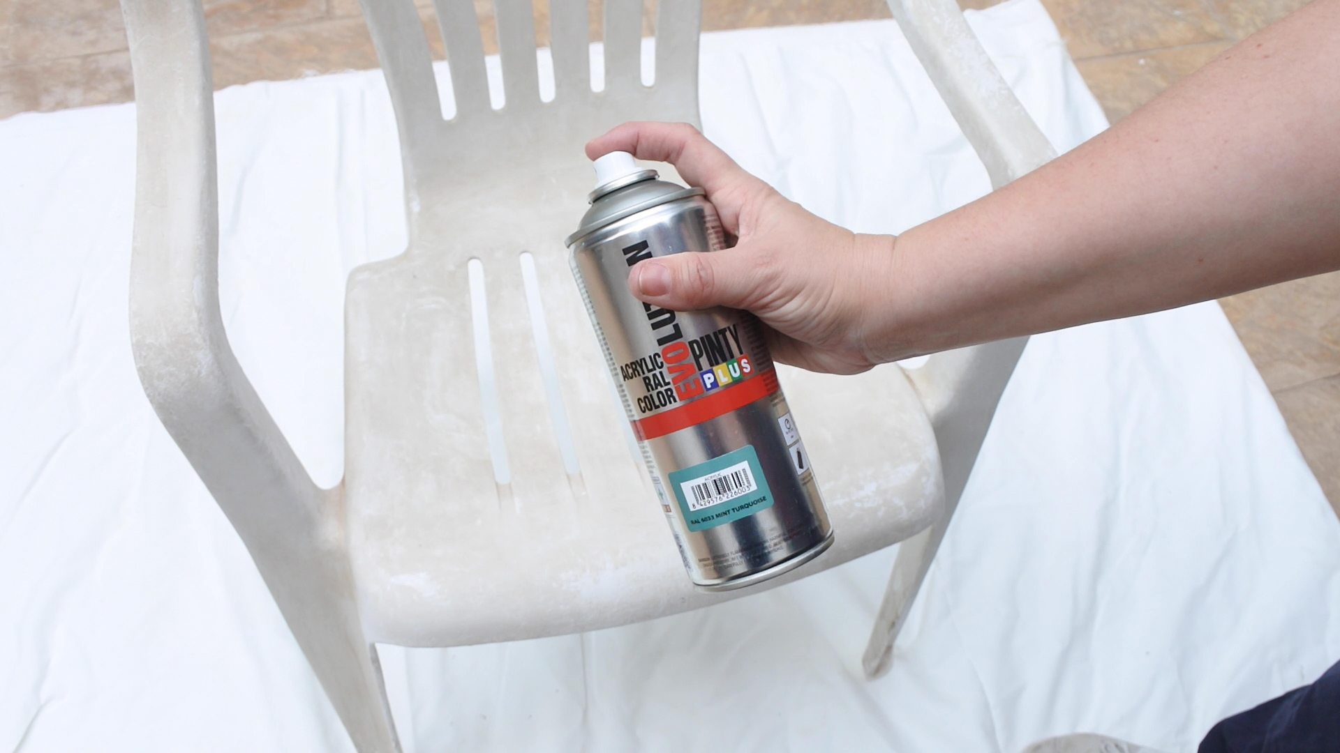 Enjuague bucal lazo Adaptación Cómo renovar sillas de plástico con pintura en spray | Shakingcolors